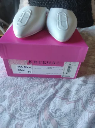 Chanclas Pertegaz blancas con grabado