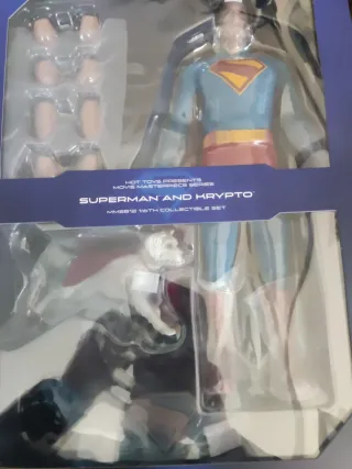 Figura Hot Toys Superman y Krypto MMS812