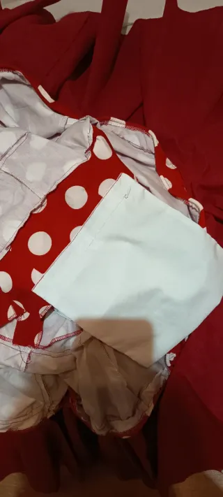 Traje de flamenca rojo con lunares blancos