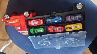 Camión Transportador de Coches de Juguete