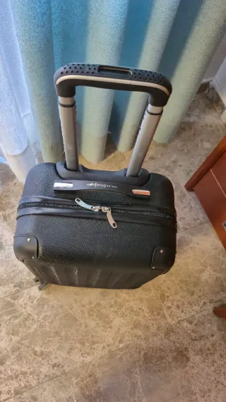 Maleta de viaje negra