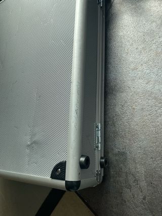 Maletín de aluminio con doble combinacion de cierr