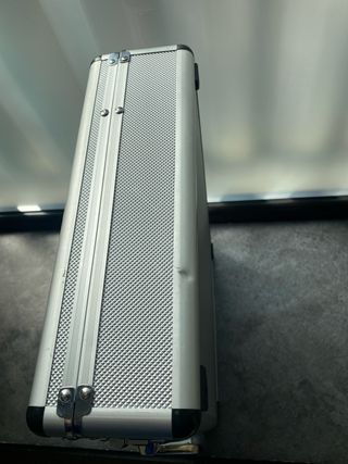 Maletín de aluminio con doble combinacion de cierr