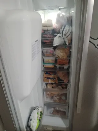 Nevera americana con dispensador de agua