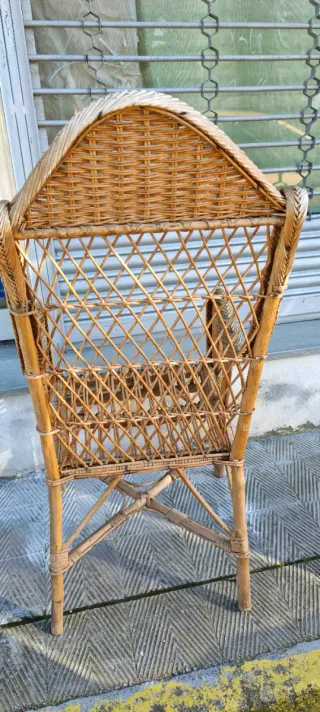 Sillón alto de mimbre