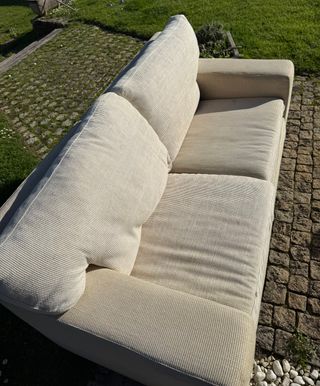 Sofá 2-3 plazas beige claro. Buen estado.