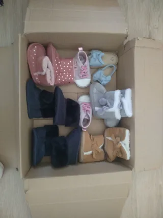 Caja 7 pares zapatos infantiles