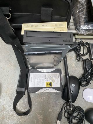 Lote informática: PCs, teclados, ratones, cables