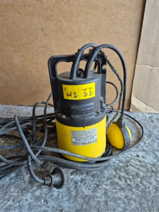 Bomba sumergible amarilla