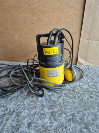 Bomba sumergible amarilla