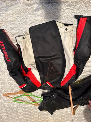 Pantalón y Chaqueta Moto Dainese