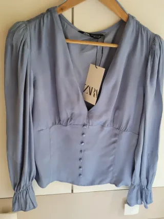 Camisa Zara satinada azul talla S