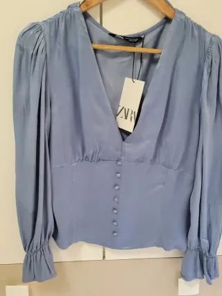 Camisa Zara satinada azul talla S