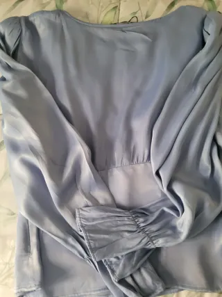 Camisa Zara satinada azul talla S