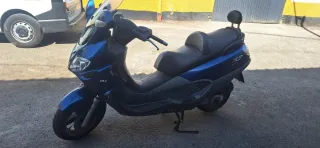 Piaggio Azul Maxi Scooter