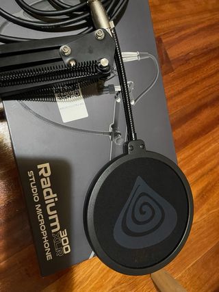 Micrófono Radium 300XLR y Capturadora