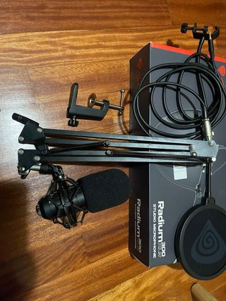Micrófono Radium 300XLR y Capturadora