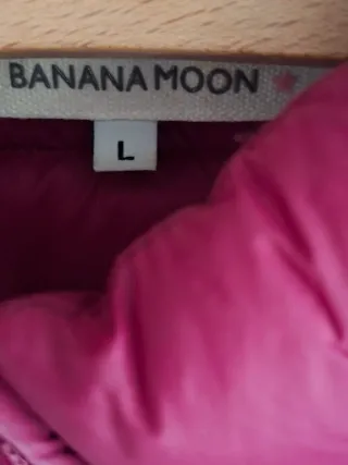CHALECO PLUMAS FUCSIA BANANA MOON