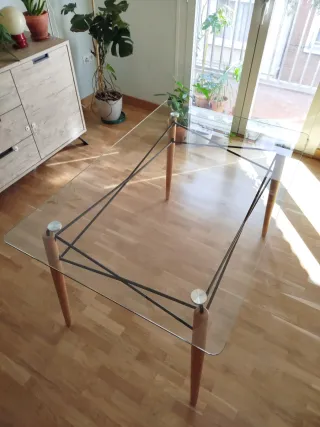 Mesa de comedor en cristal y madera