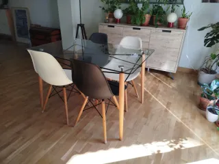 Mesa de comedor en cristal y madera