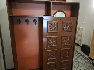 Appendiabiti in legno con specchio