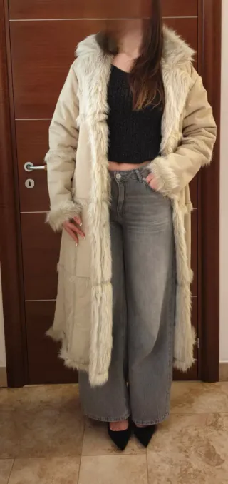 Cappotto lungo beige con pelliccia