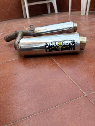 Suzuki GSR 600 Escape thunder arrow