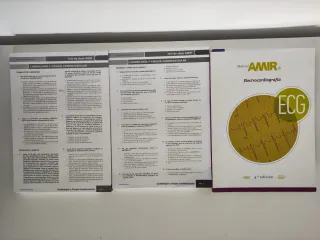 Pack AMIR con libros y cuadernillos de simulacros.