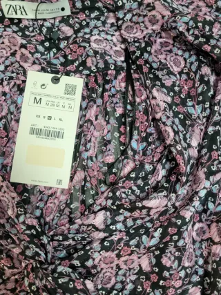 Camisa ZARA floral negra y rosa