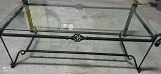 Mesa baja cristal y metal verde