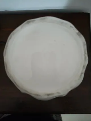 Brocca antica in ceramica bianca