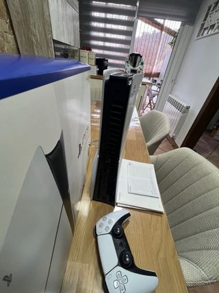 Consola Sony PS5  1 t  + 6 Juegos no negociables