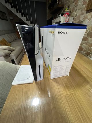 Consola Sony PS5  1 t  + 6 Juegos no negociables