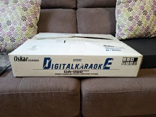 Mezclador-amplif karaoke. Ojo! Marca no coincide.