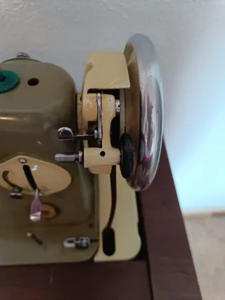 Máquina de coser antigua Alfa