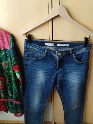 Lote pantalon 42 Sfera,camisa desigual