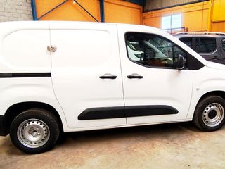 OPEL COMBO FURGON CERRADO 130CV CON SOLO 69.000KM.