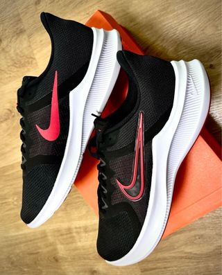 Zapatillas Nike Talla 44.5 Negras y Rojas