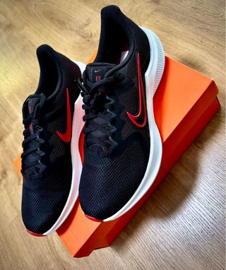 Zapatillas Nike Talla 44.5 Negras y Rojas
