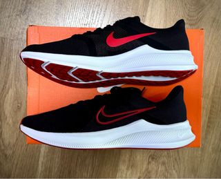 Zapatillas Nike Talla 44.5 Negras y Rojas