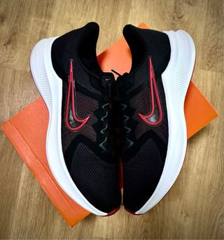 Zapatillas Nike Talla 44.5 Negras y Rojas