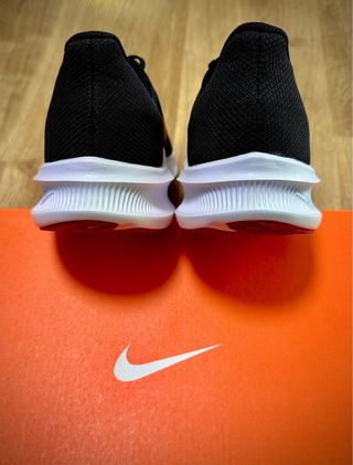 Zapatillas Nike Talla 44.5 Negras y Rojas