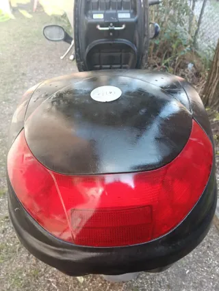 Bauletto Givi nero per scooter
