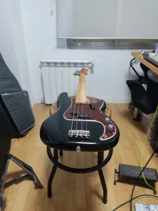 Bajo Eléctrico Fender Precision Negro