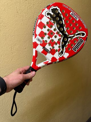 Pala de pádel PUMA con funda
