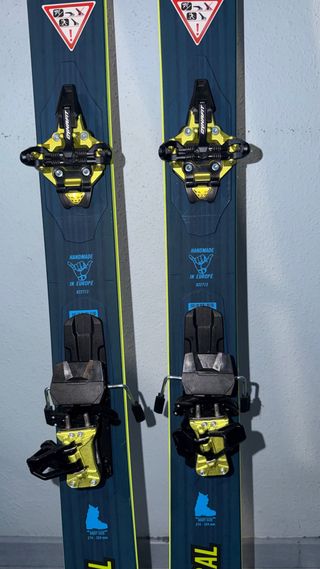 Sci Dynafit Radical 88 con attacchi e pelli.