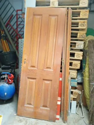 Puerta madera maciza
