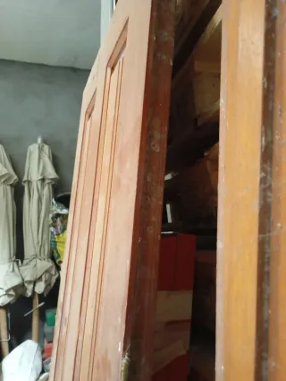 Puerta madera maciza