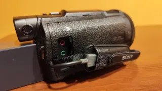 Videocámara Sony FDR-AX33 4K con 2 Baterías