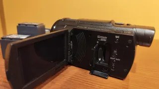 Videocámara Sony FDR-AX33 4K con 2 Baterías